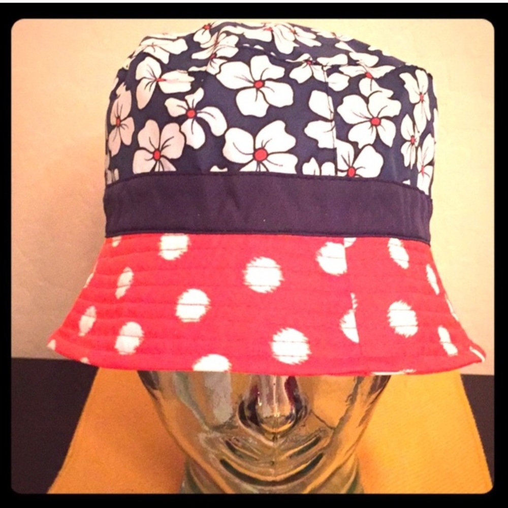 ONLY 1! Totes Bucket Rain Hat